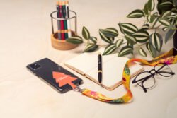 AP716797__DG personalizowana smycz RPET z uchwytem na telefon