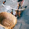Wicker,Bicycle,Basket.,Vintage,Bike,On,The,Street,As,Background. zestaw lampek rowerowych