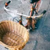 Wicker,Bicycle,Basket.,Vintage,Bike,On,The,Street,As,Background. zestaw lampek rowerowych
