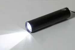 AP864122-10__DG1 latarka akumulatorowa z recyklingowanego aluminium