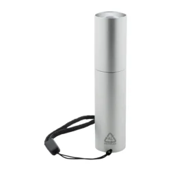 AP864122-21__A latarka akumulatorowa z recyklingowanego aluminium