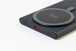 AP864051-06A__CU1 power bank