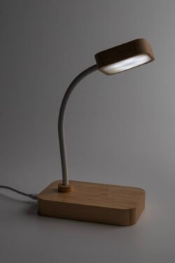 AP864145__DG2 lampa biurkowa z ładowarką bezprzewodową